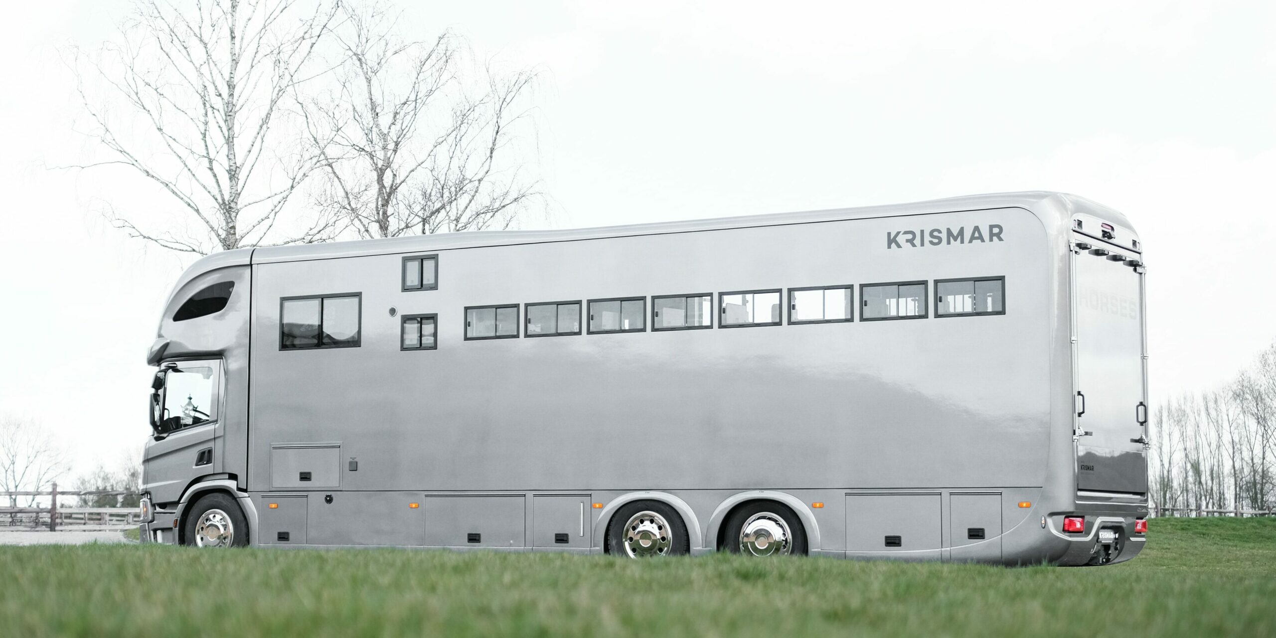 Krismar horsetruck professional paardenvrachtwagen in grijze kleur